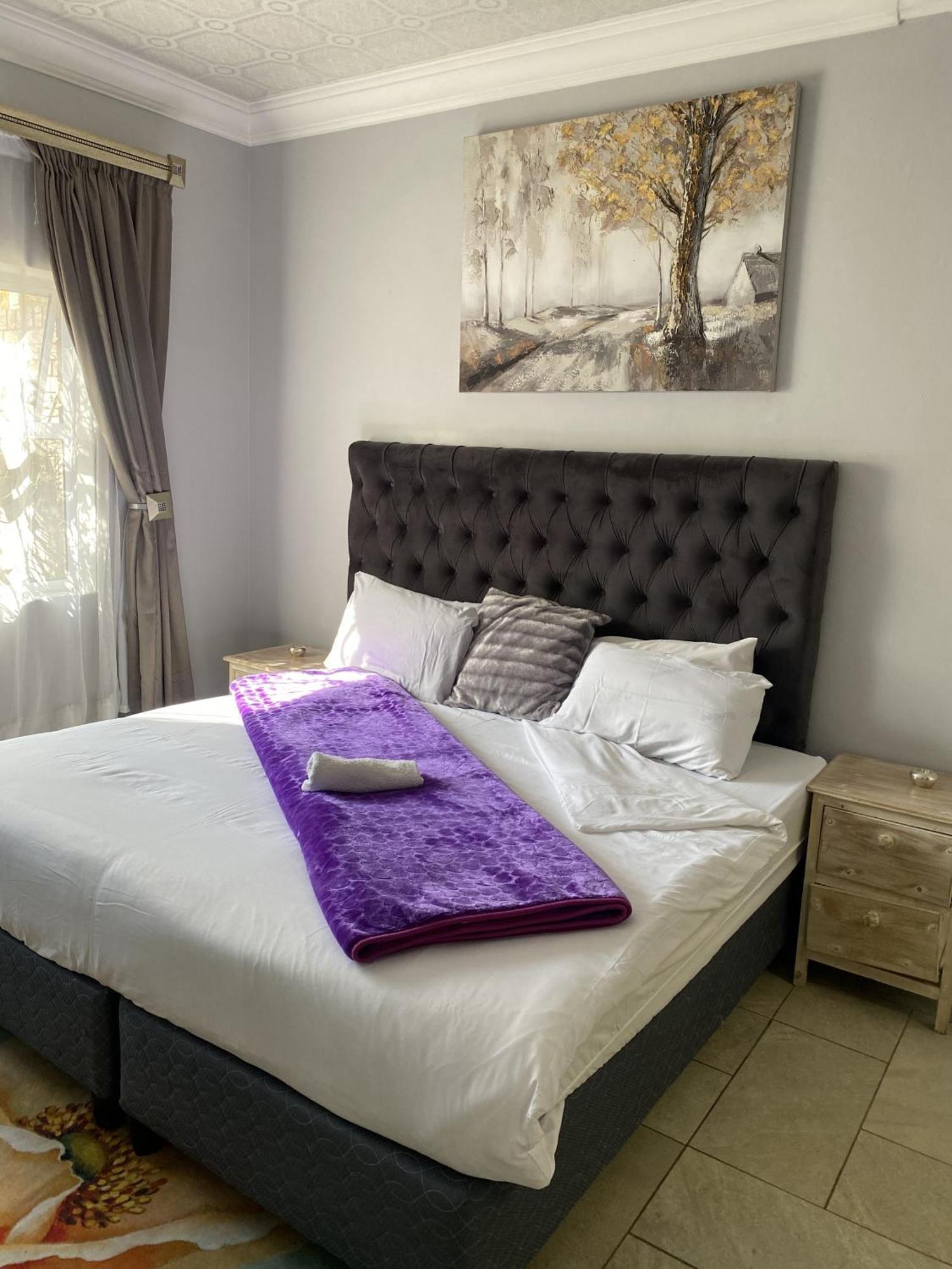 Menlyn Mews Guesthouse Pretoria-Noord エクステリア 写真