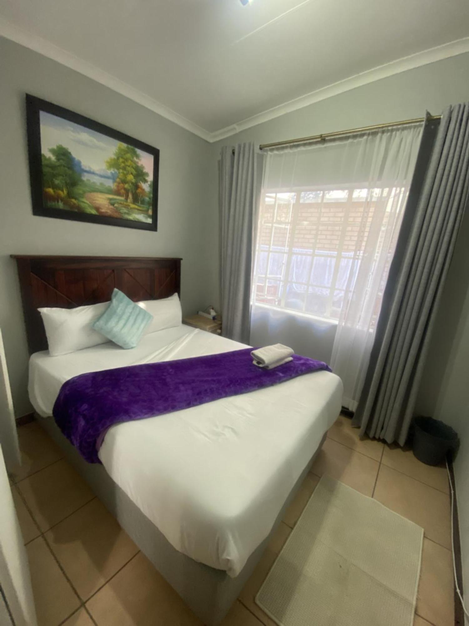 Menlyn Mews Guesthouse Pretoria-Noord エクステリア 写真